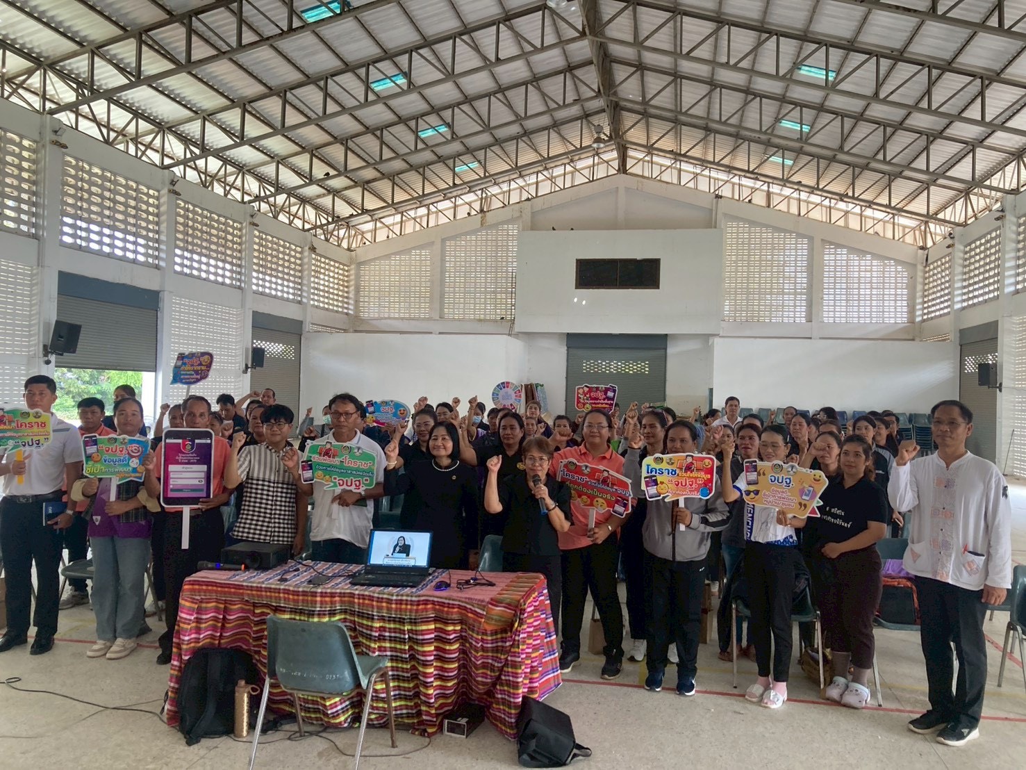  พช.ลำทะเมนชัย จัดประชุมชี้แจงแนะนำแนวทางการจัดเก็บข้อมูลพื้นฐานความจำเป็นพื้นฐาน(จปฐ.)