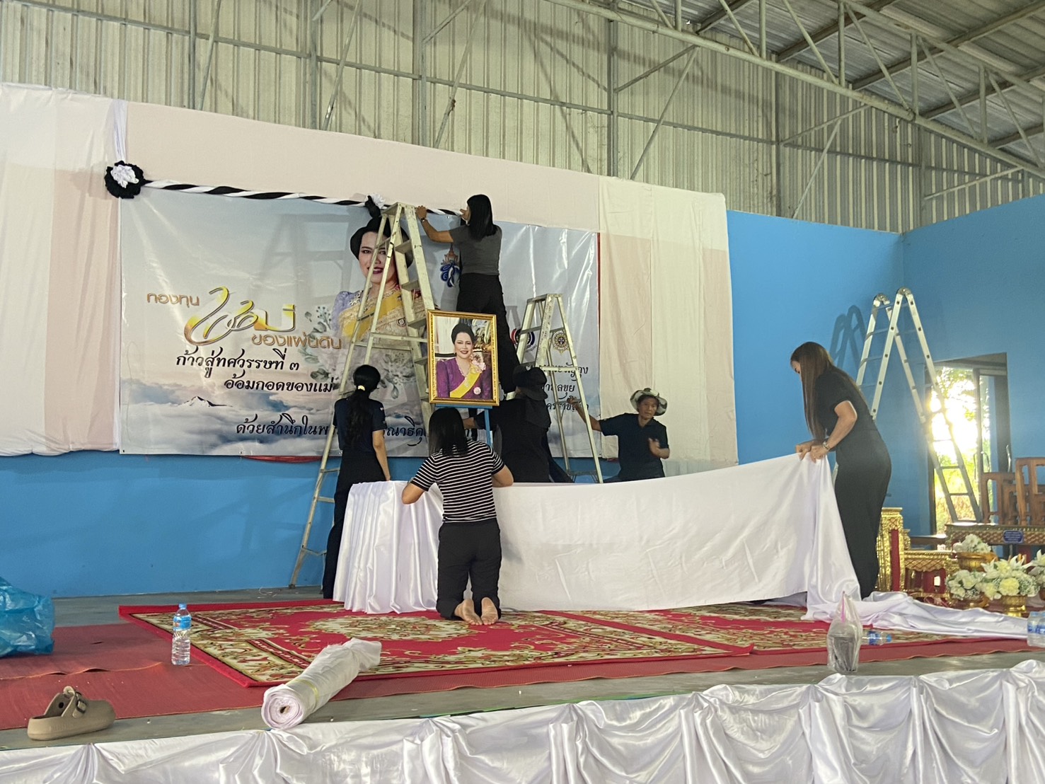 พช.ลำทะเมนชัย ลงพื้นที่ร่วมเตรียมความพร้อมการจัดพิธีอัญเชิญเงินพระราชทานขวัญถุงกองทุนแม่ของแผ่นดินบ้านโนนชุมพวง